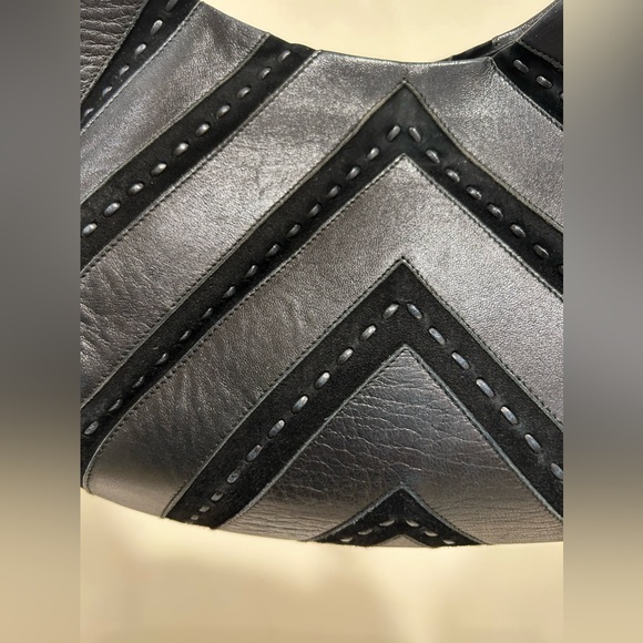 Salvatore Ferragamo leather and suede hobo shoulder bag - Picture 8 of 9